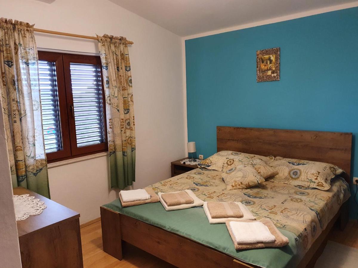Apartments Vila Leona Pirovac Eksteriør bilde