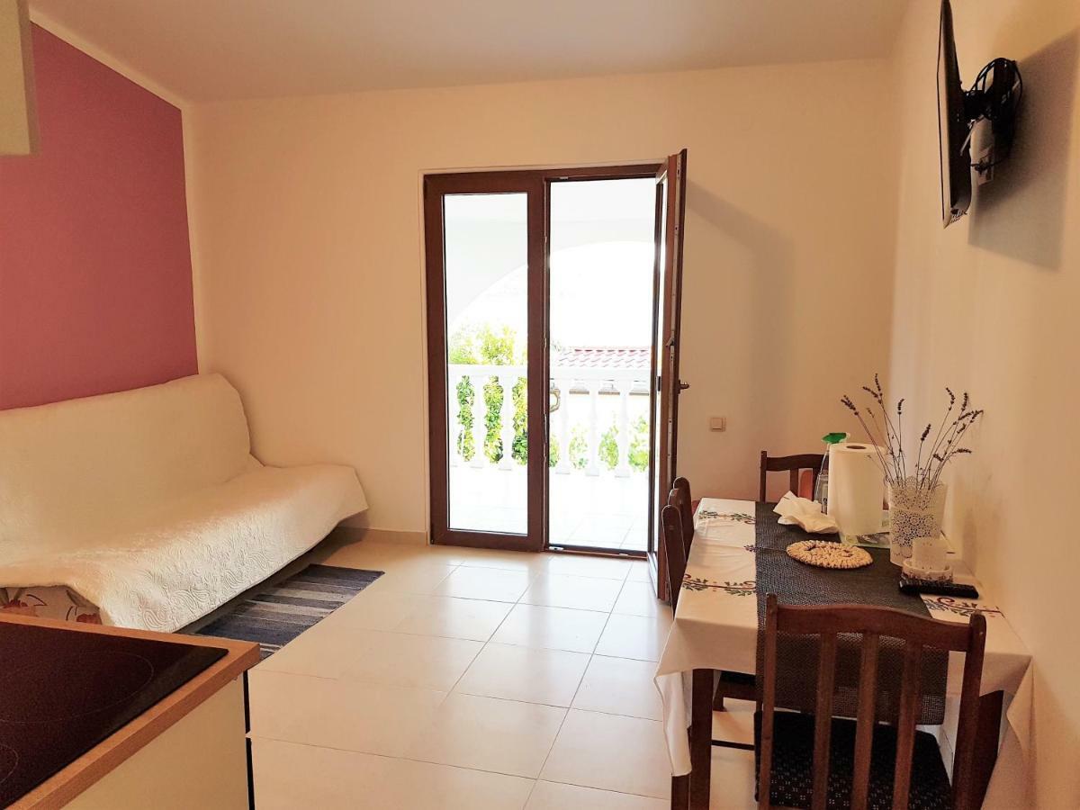 Apartments Vila Leona Pirovac Eksteriør bilde